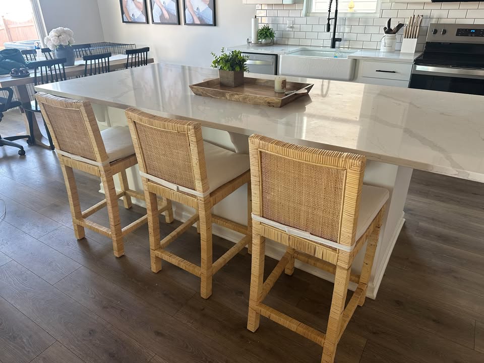 Coastal woven counterheight barstool w/ white cushion ☀️