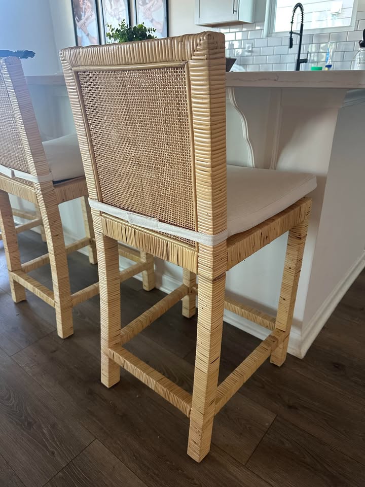 Coastal woven counterheight barstool w/ white cushion ☀️