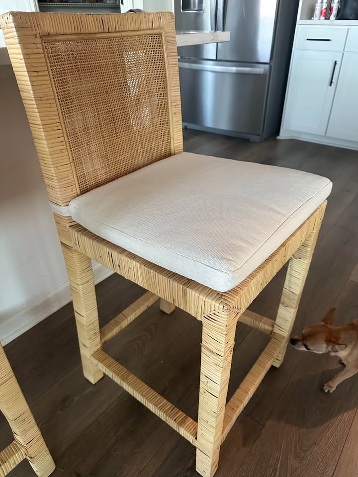 Coastal woven counterheight barstool w/ white cushion ☀️