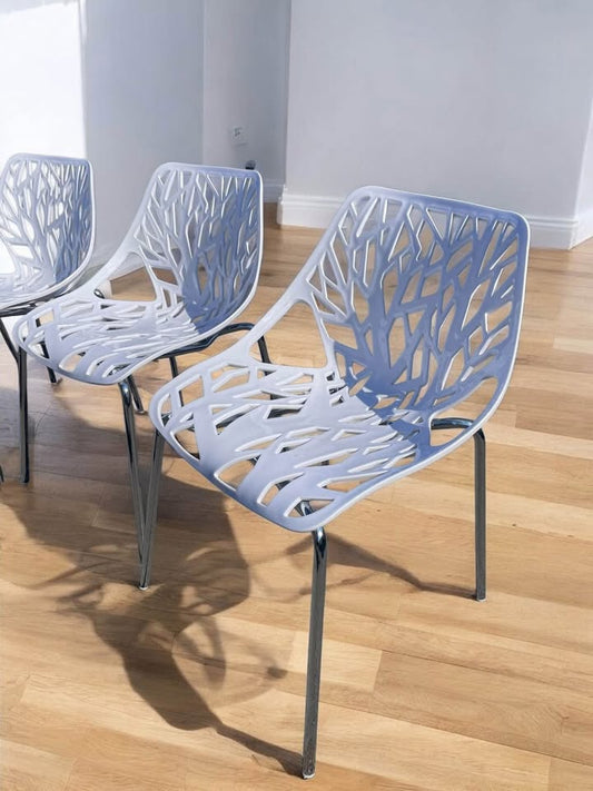 4 white stackable dining chairs 🤍
