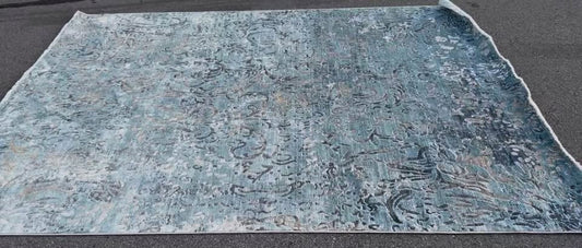 8x10 soft blue & ivory rug w/ fringe 😍