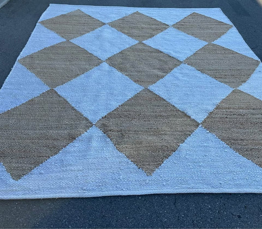 8x10 harlequin beige & brown rug 🔶