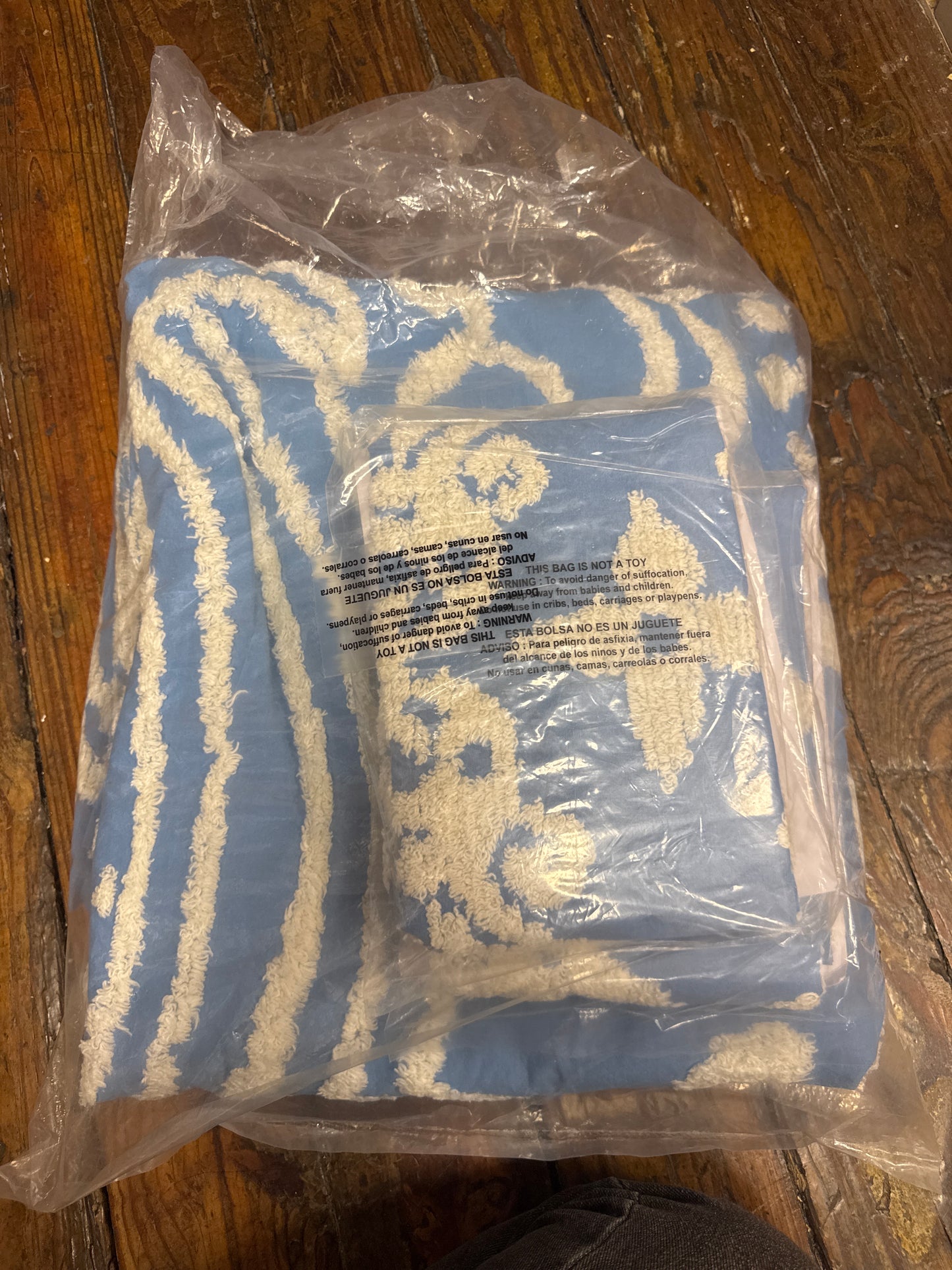 Blue and white duvet cover w/ 2 pillow cases 💙🤍