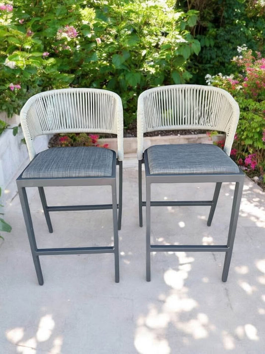 2 indoor/outdoor woven barstools 🥂
