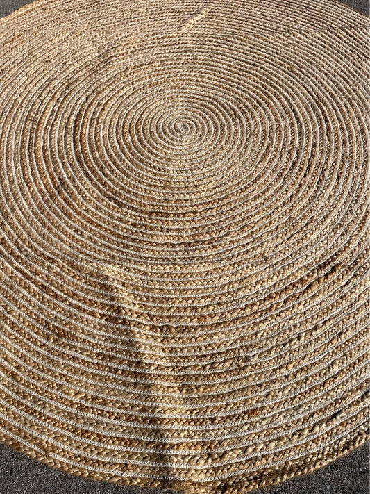 6’ round braided jute rug 🌻