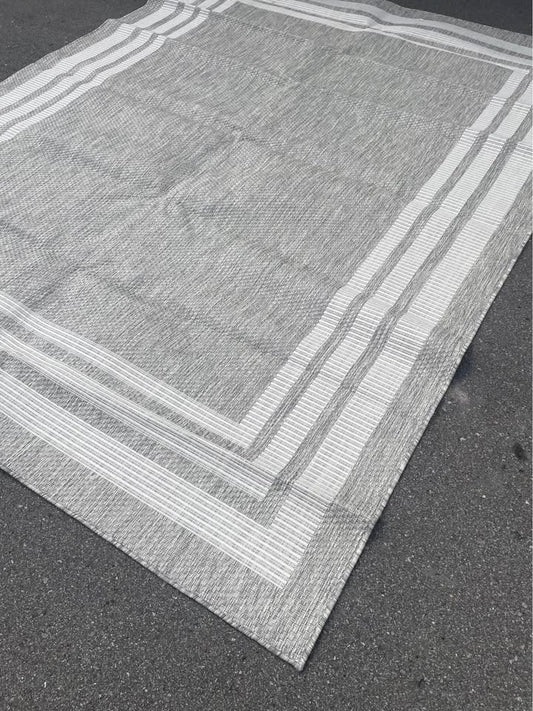 7'10" x 10"2' indoor/outdoor grey patio rug 🩶