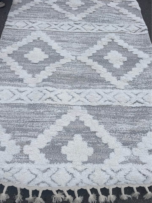 5x7 Moroccan tassel shag rug 🤍