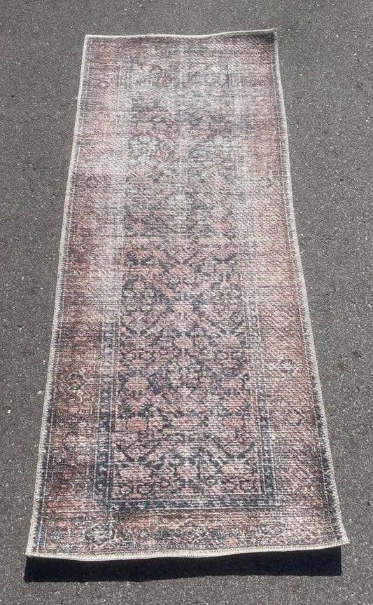 2x5 navy/salmon Loloi rug! 🦩