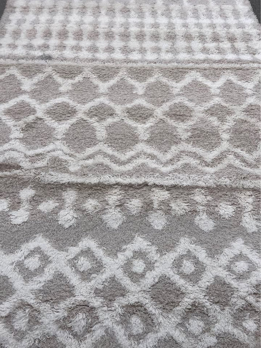 5x7 ivory & grey boho shag rug 🪬