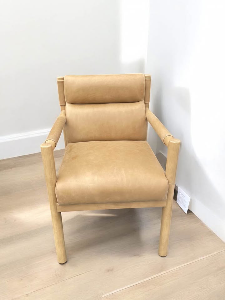Four Hands brown leather armchair ☕️