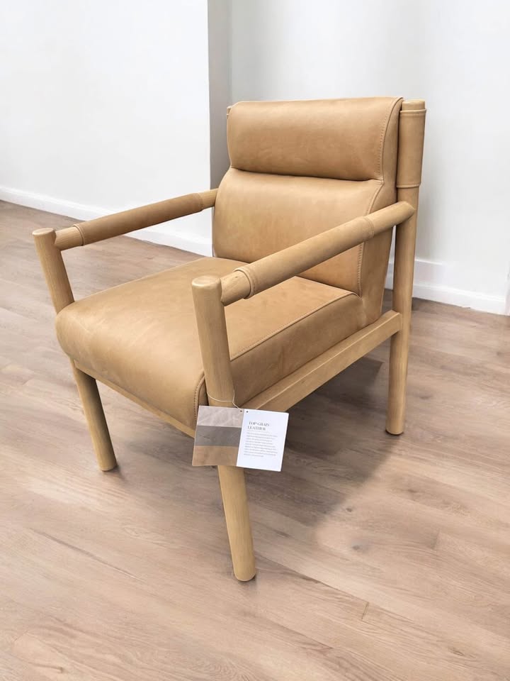 Four Hands brown leather armchair ☕️