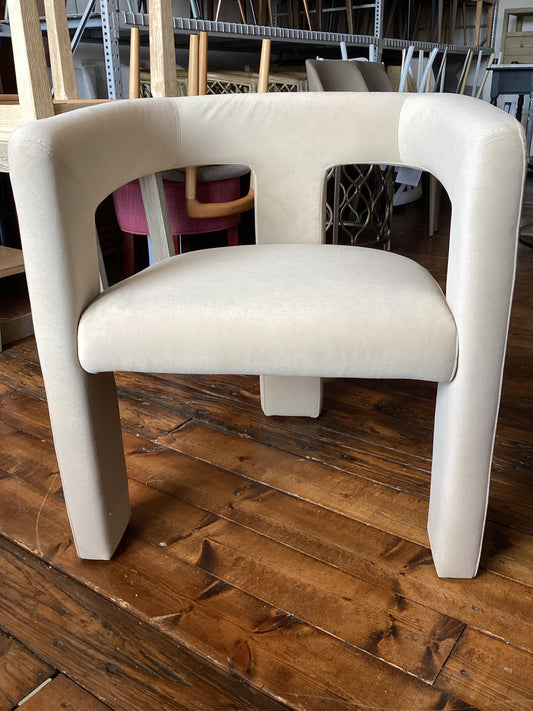 Cream velvet modern armchair 🌵