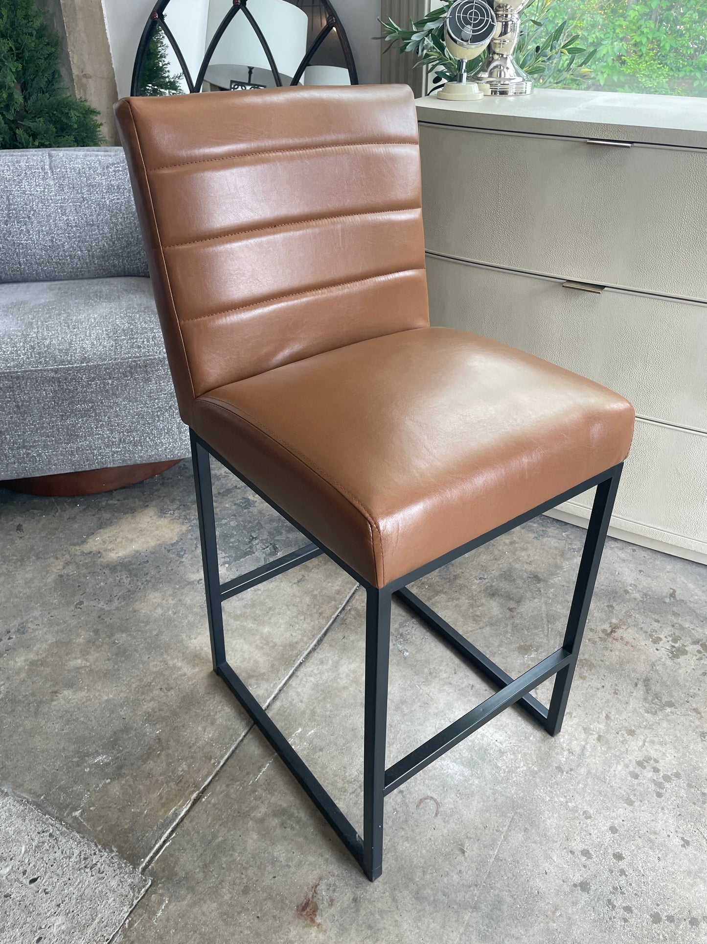 Brown vegan leather 26” counterheight barstool 🍷