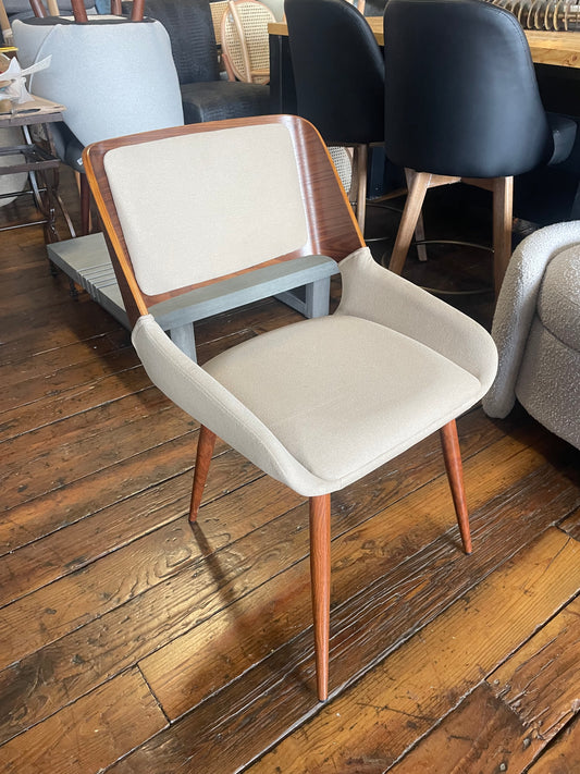 MCM wood & beige upholstered chair 📺