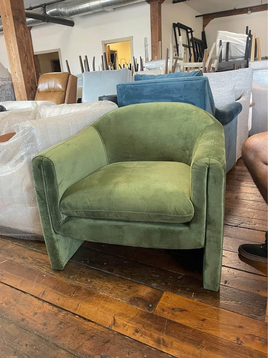 Modern green velvet accent chair 🪴