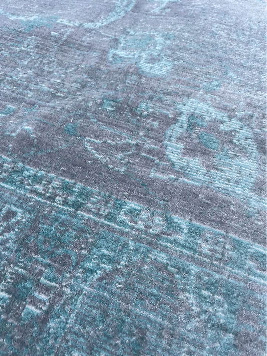 8x10 soft blue & purple Safavieh rug 💜