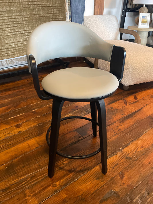 Black & light grey vegan leather swivel counterheight barstool🥂