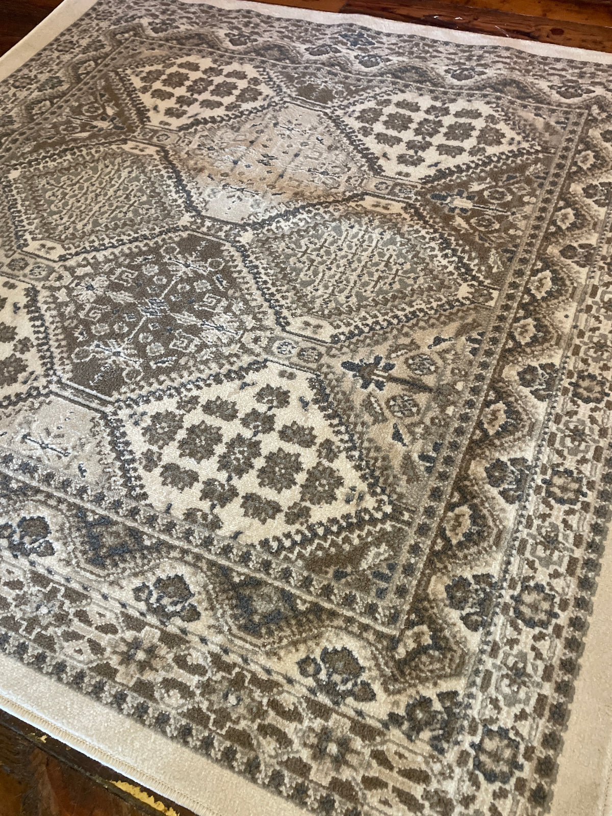 6ft square beige & cream rug 🐚