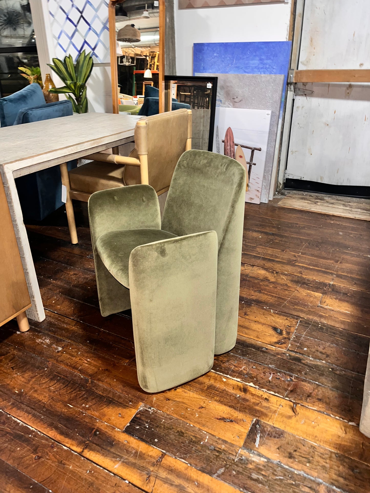 Velvet modern green accent chair 🍵