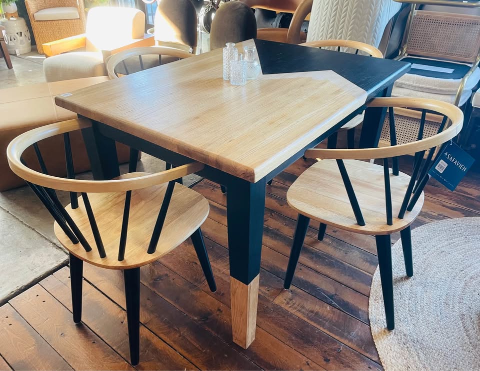 Solid natural wood table w/ black design 🖤