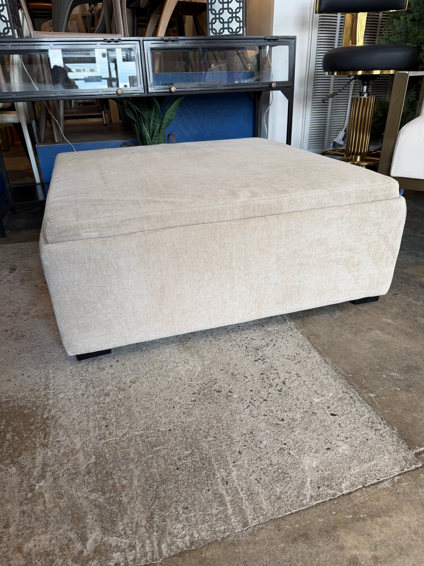 Flip top coffee table & 35” square upholstered beige storage ottoman w/ tray ☕️