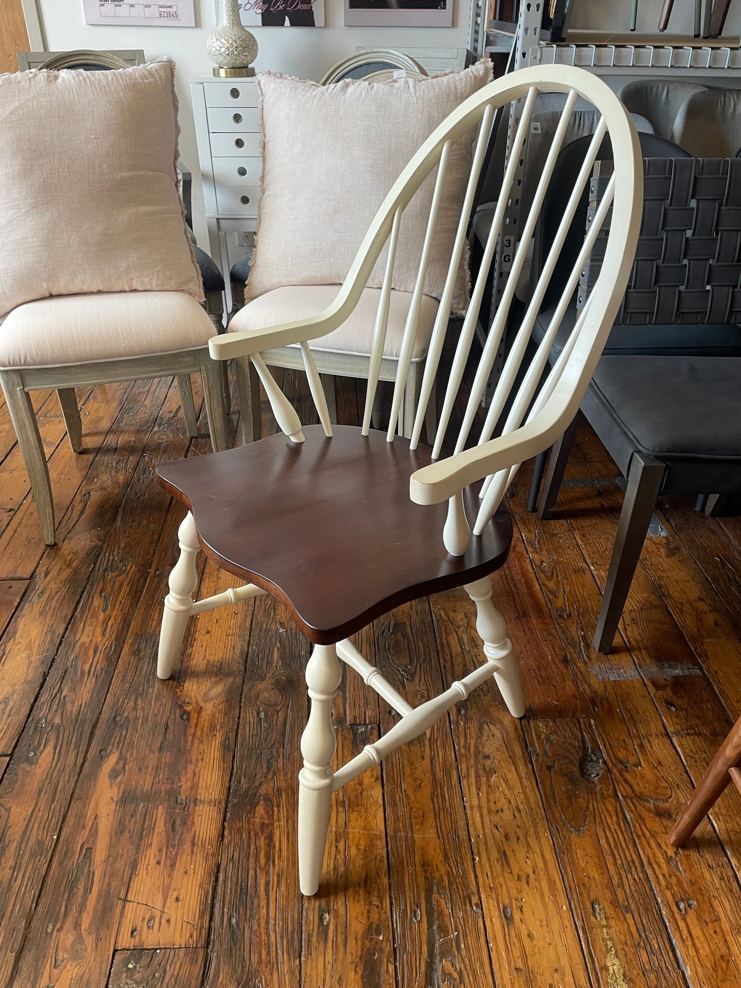 Antique white & chestnut brown accent chair 🤎🤍