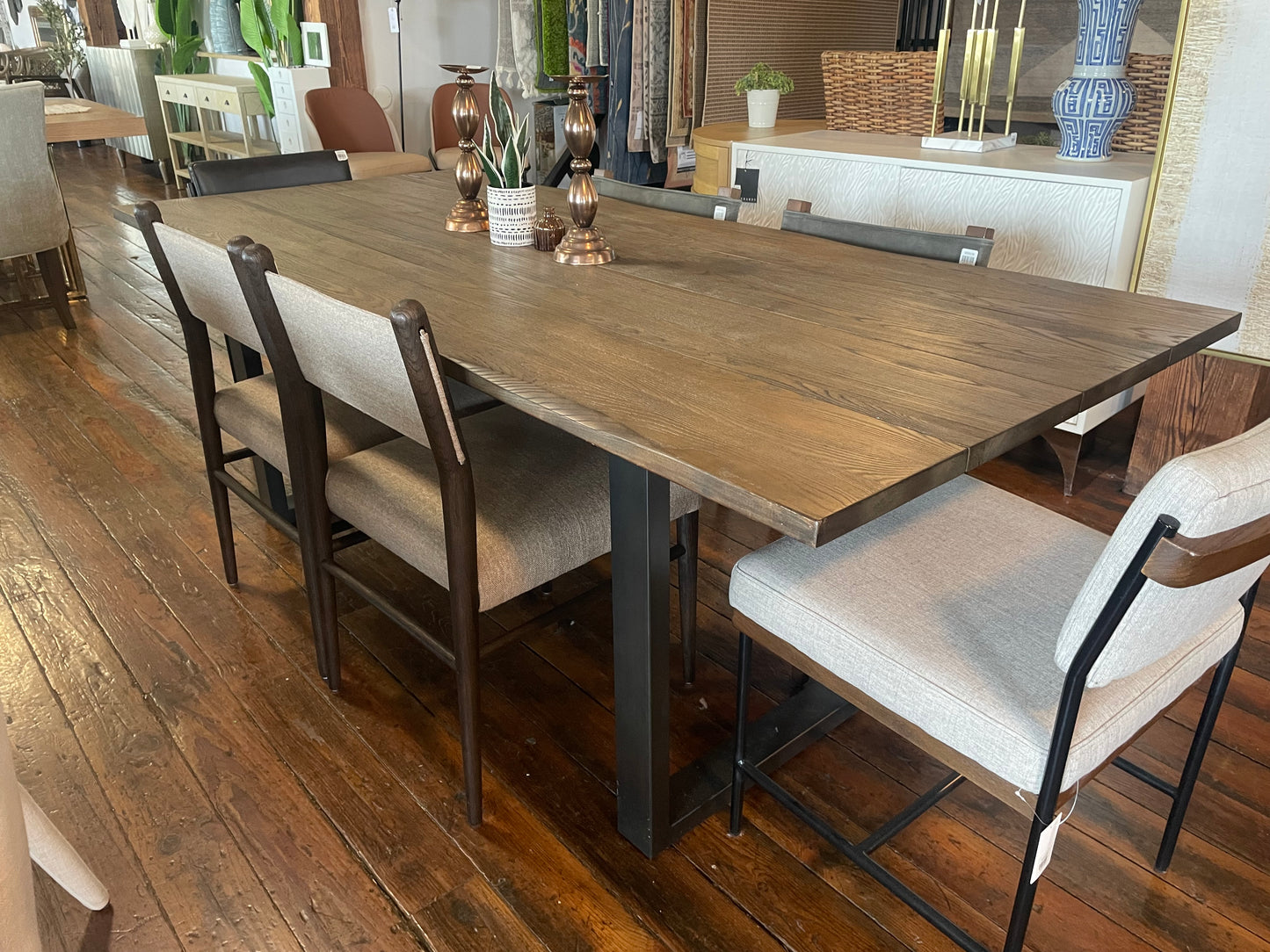 Brown live edge wood dining table w/ black metal legs 🍽️