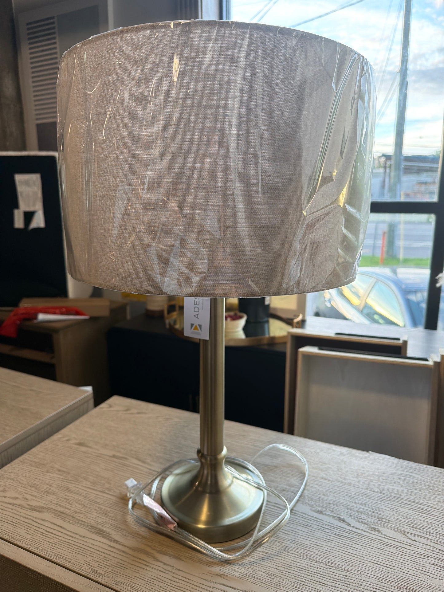 Adjustable brass table lamp w/ oatmeal shade ✨