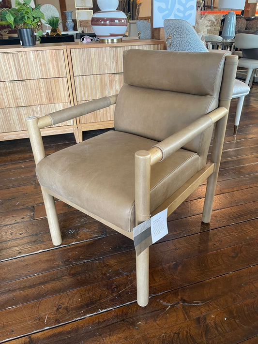 Four Hands brown leather armchair ☕️