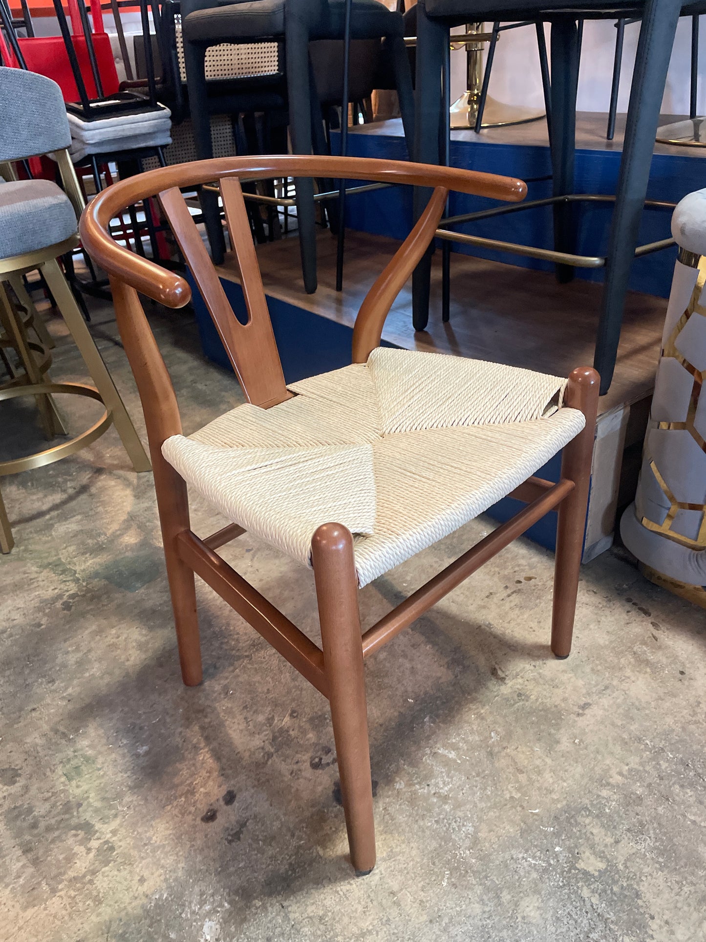 Brown & natural woven wishbone chair 🤎