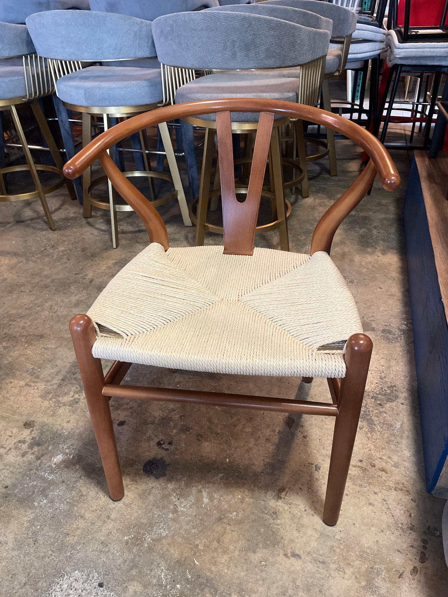 Brown & natural woven wishbone chair 🤎