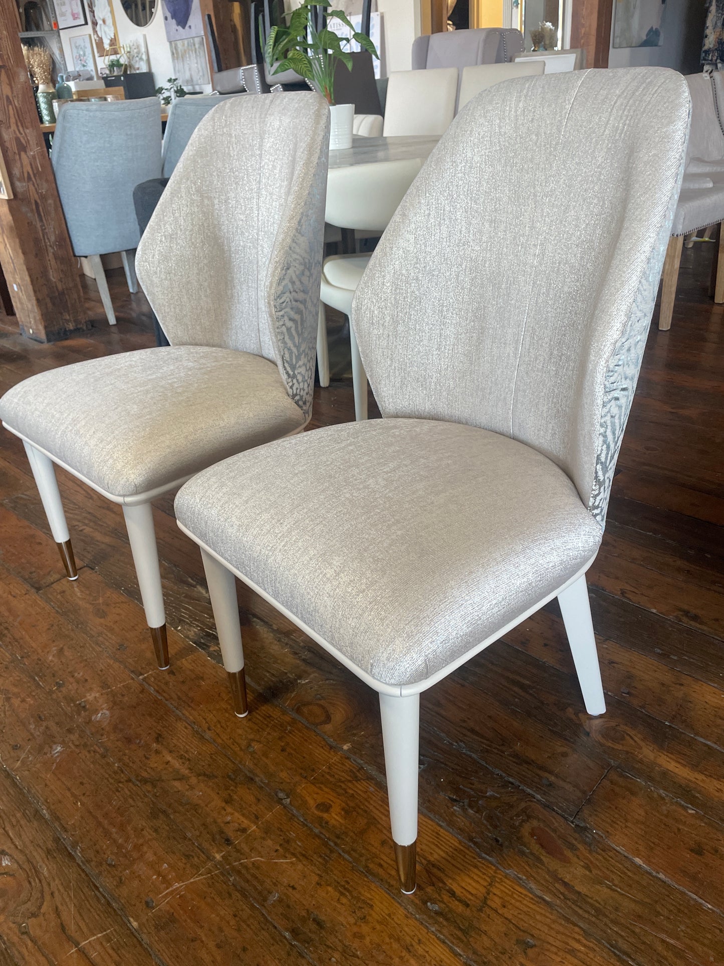 Unique silver sparkly chair w/ animal print back & brass gold handle w/ gold feet 🤍🩶