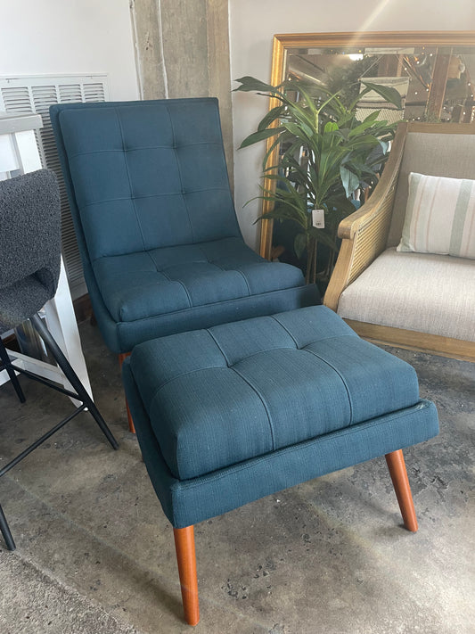 Blue MCM accent chair with ottoman 📺