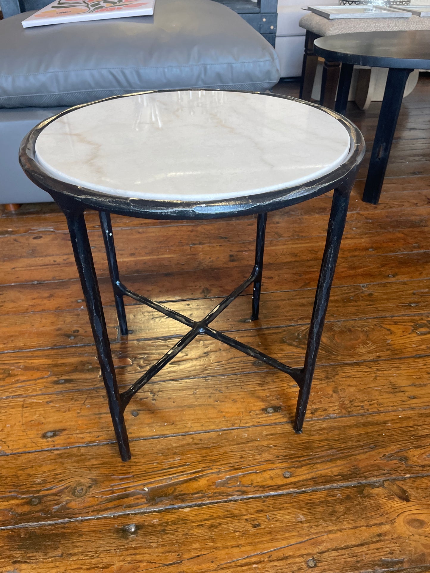 White marble & black iron end or drink table 🤍