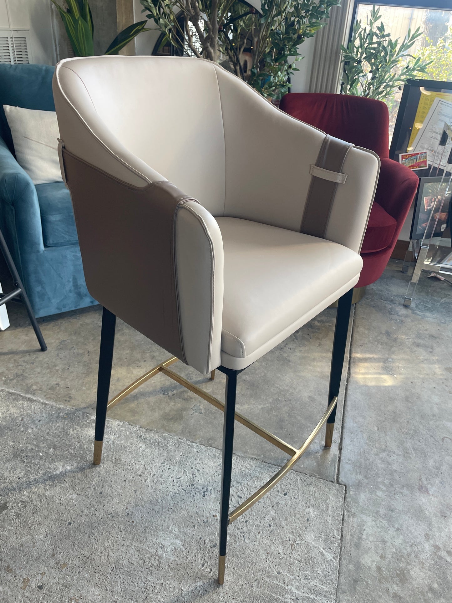 Two-tone beige & tan leather counterheight barstool w/ black & gold legs ✨