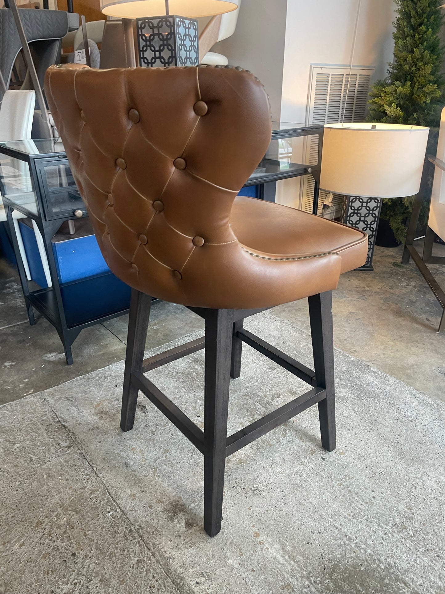 Brown faux leather swivel counterheight barstool🥃
