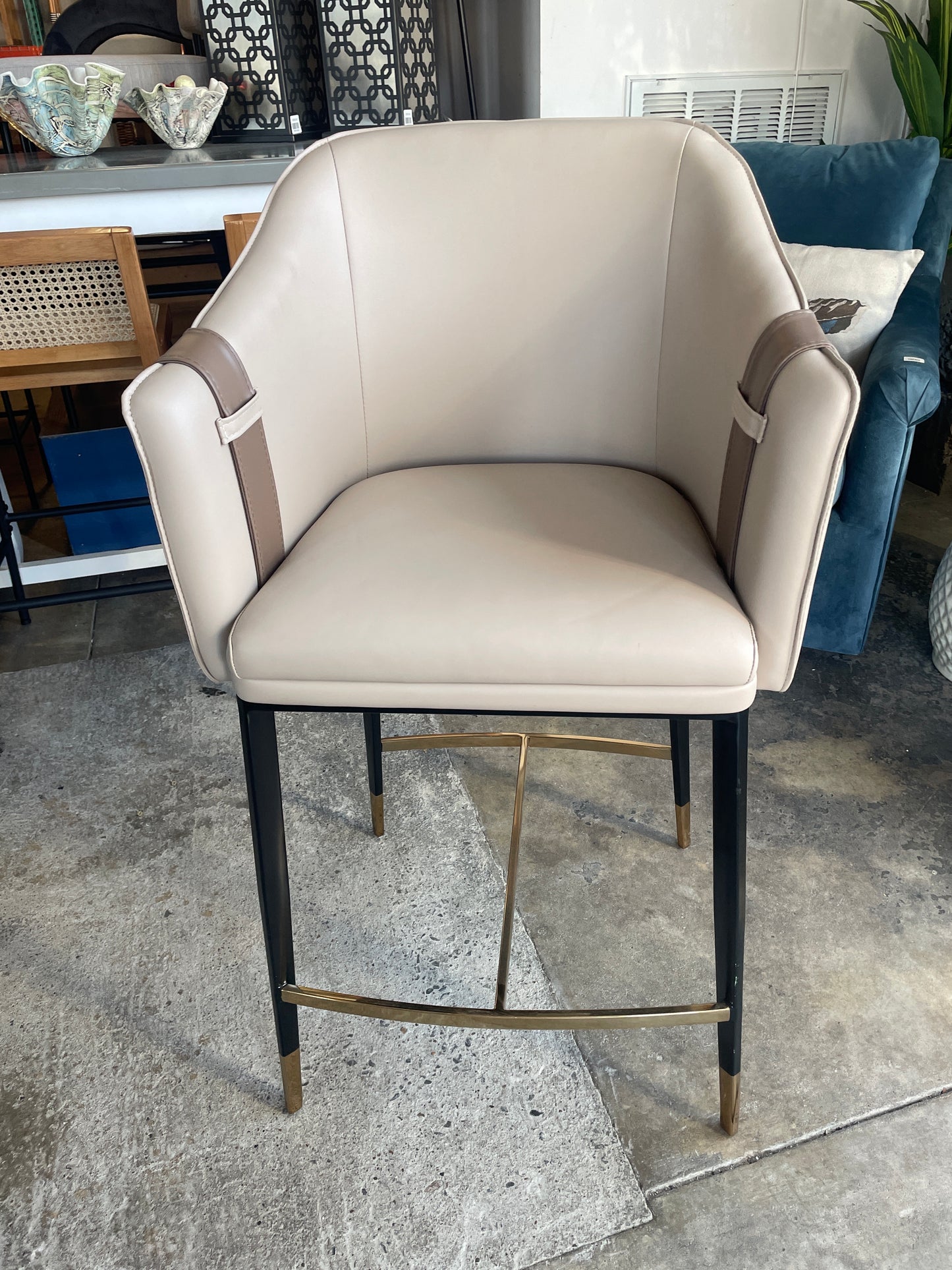 Two-tone beige & tan leather counterheight barstool w/ black & gold legs ✨