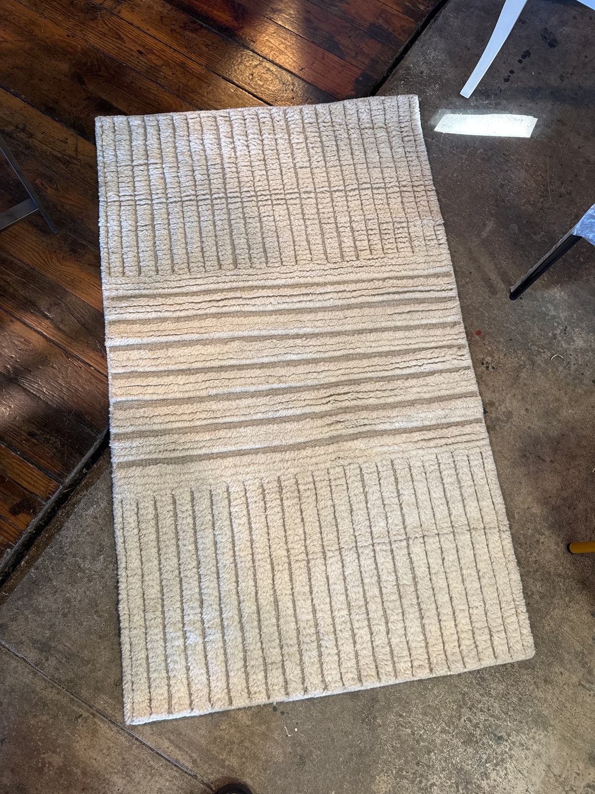 3x5 knotted wool rug 🤍