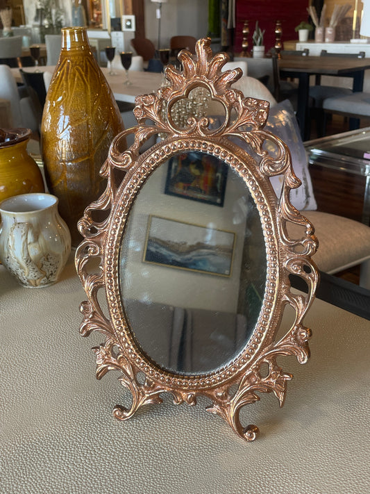 Framed rose gold table mirror 🥂