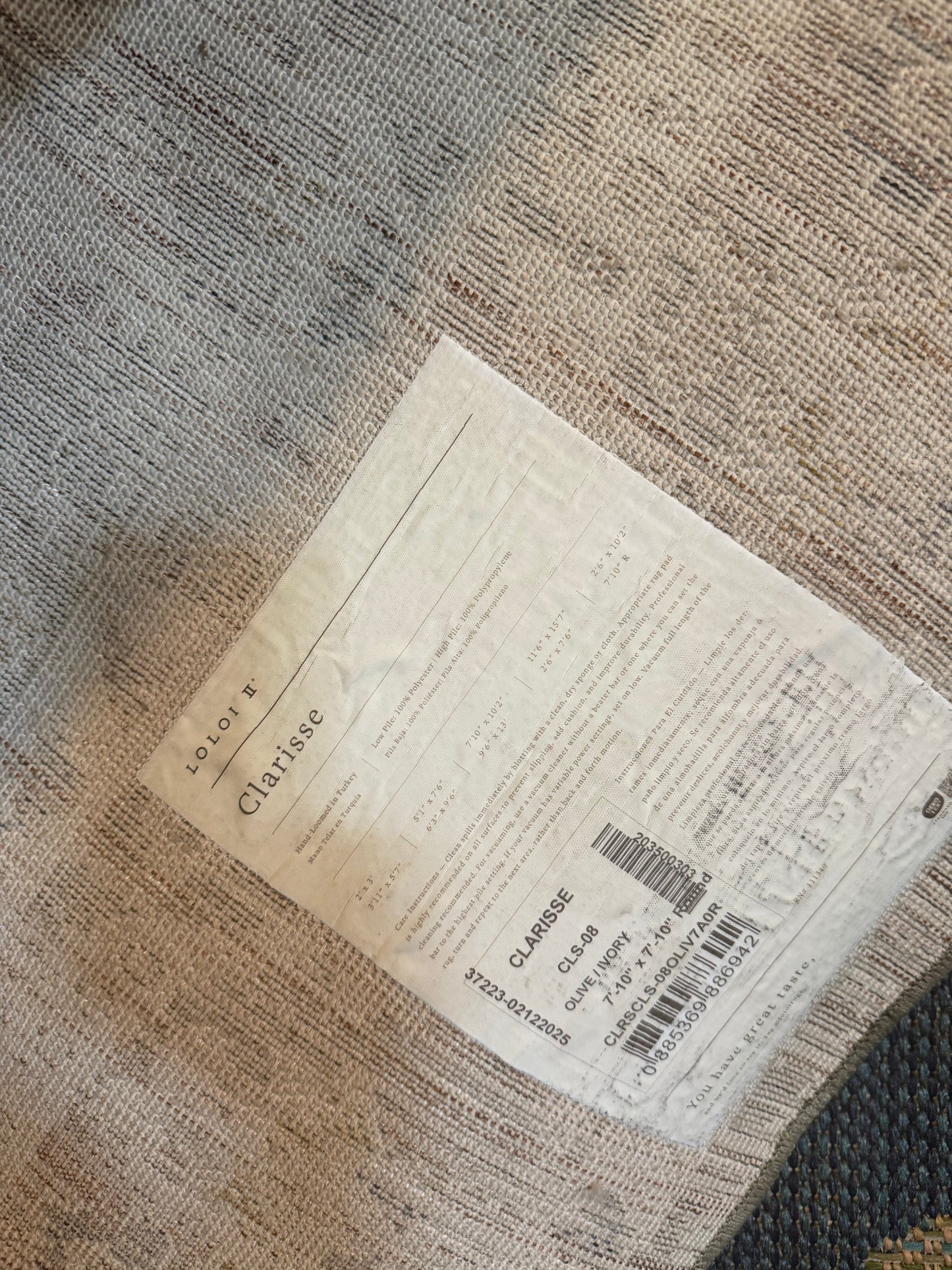 8ft round olive & cream soft Loloi rug 🫒