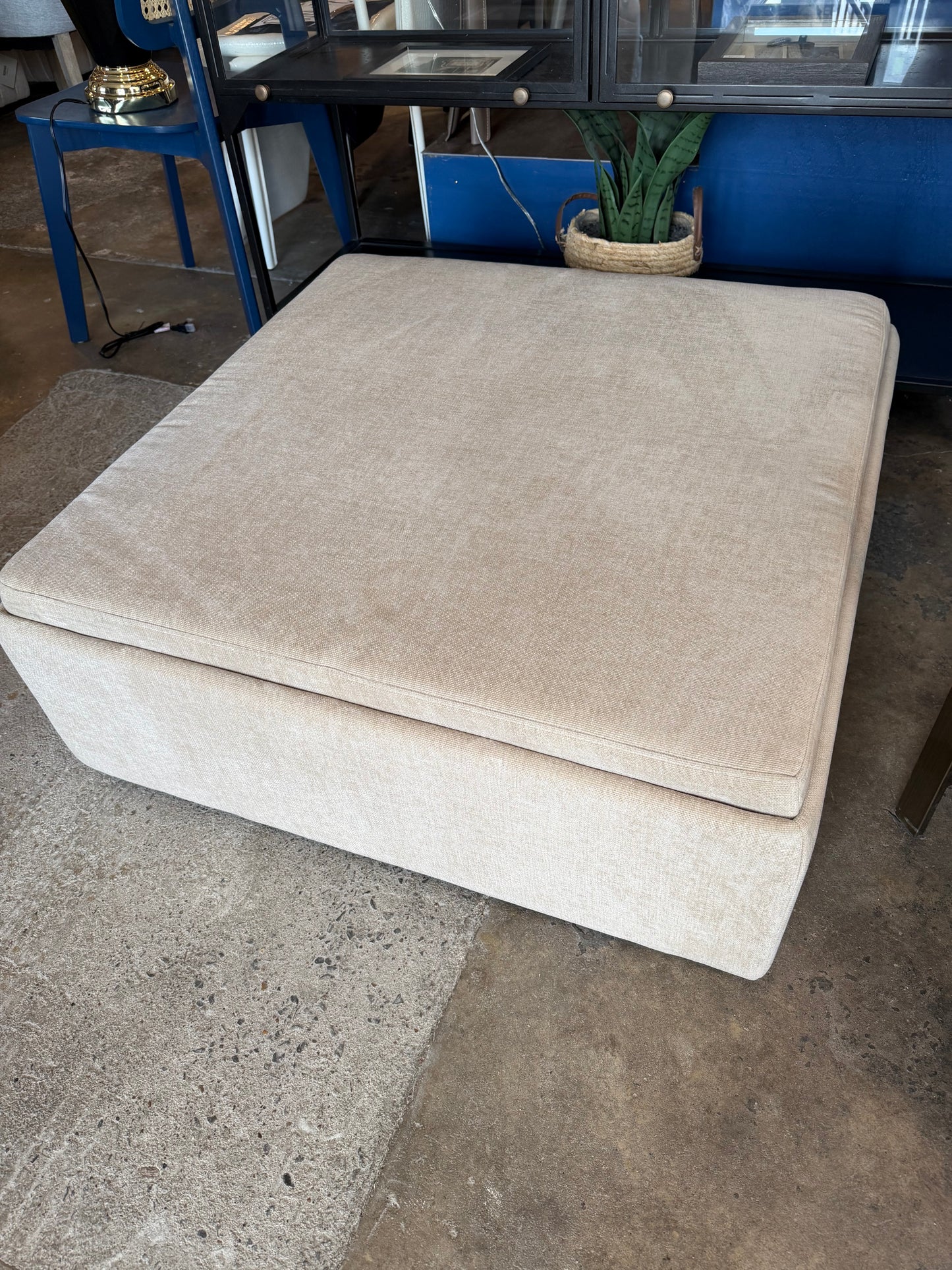 Flip top coffee table & 35” square upholstered beige storage ottoman w/ tray ☕️
