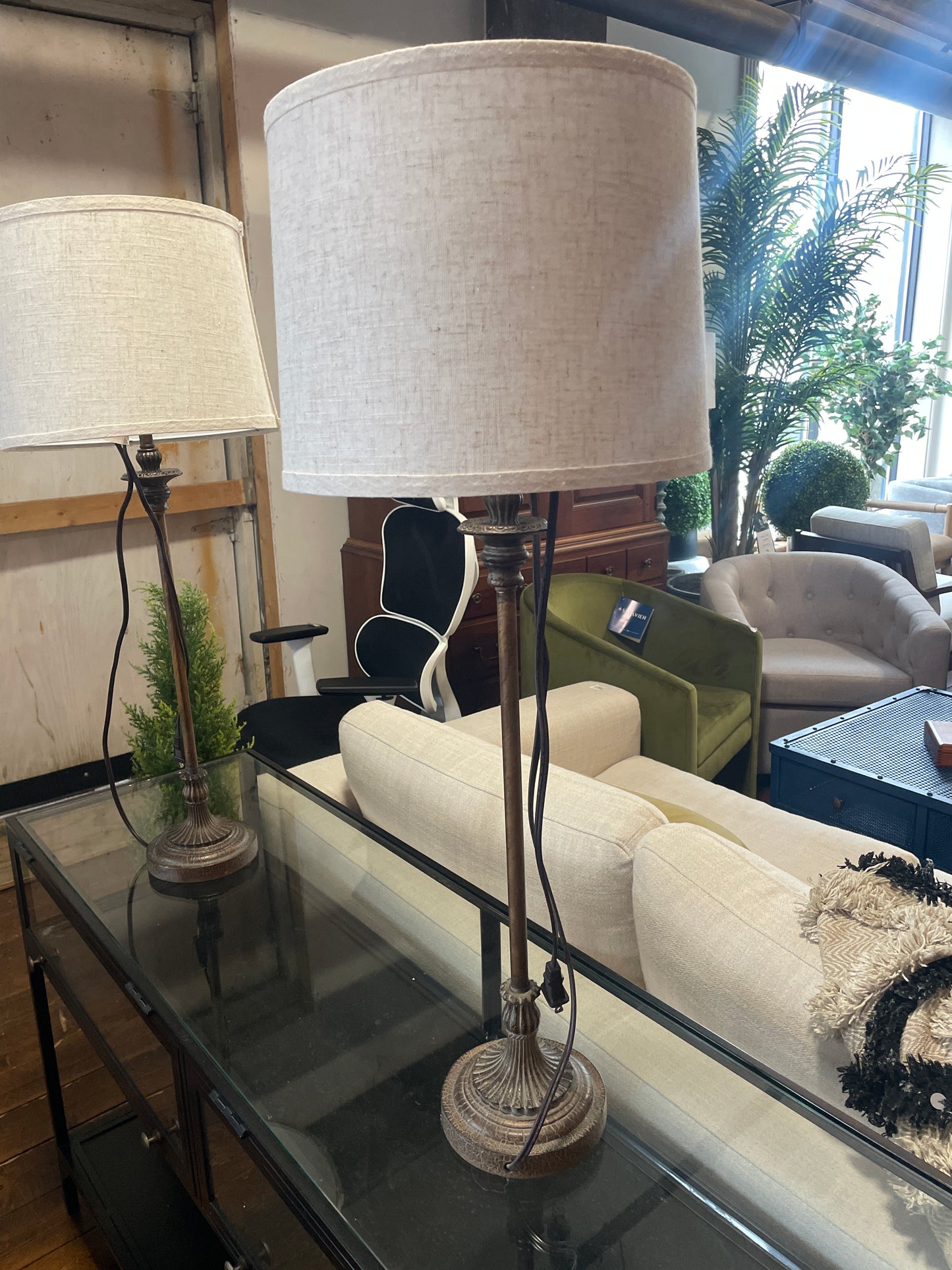 2 tall 32” French Country weathered brown candlestick lamps 💡