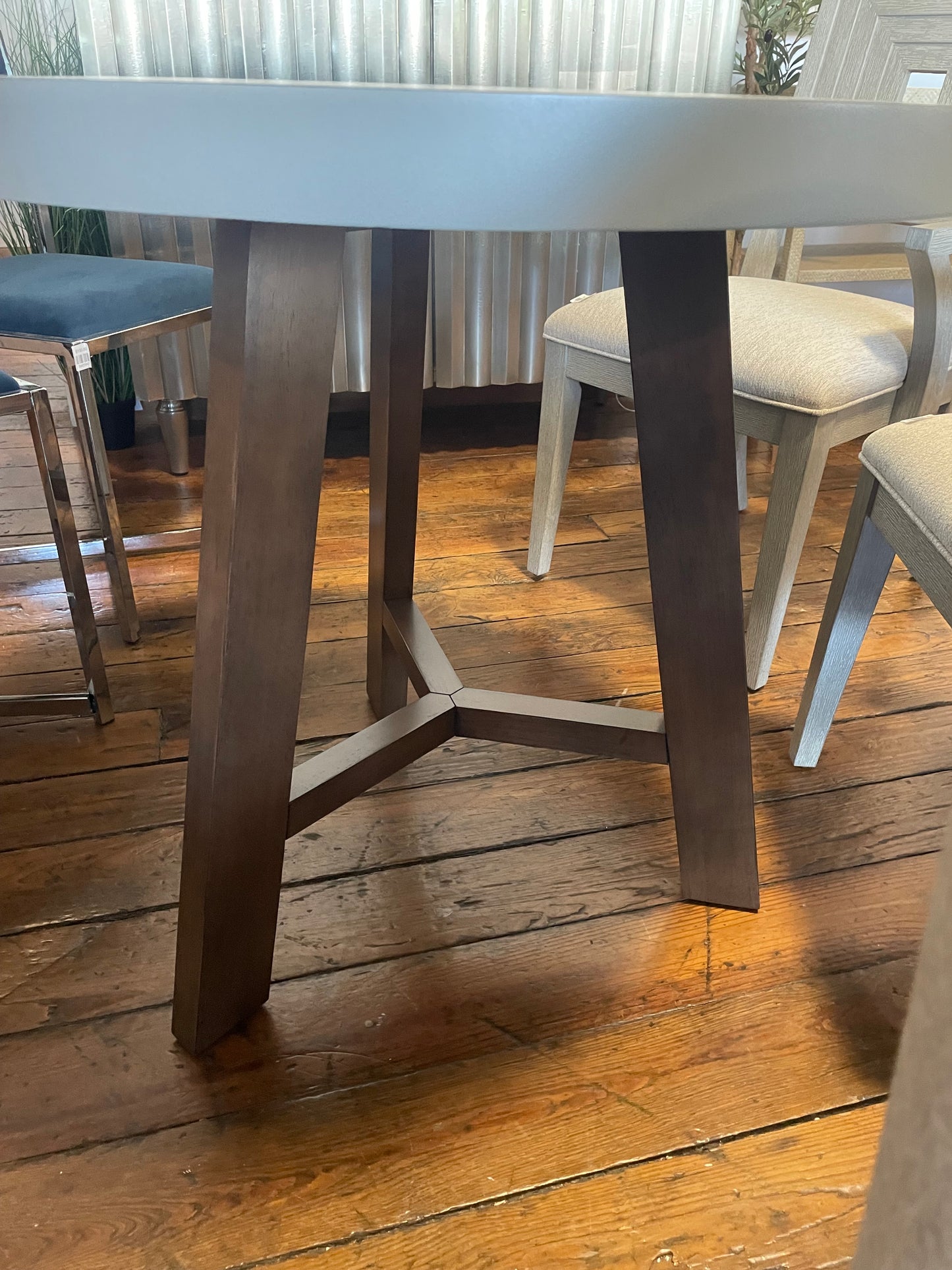 32" round grey dining table w/ brown walnut wood base 🍽️