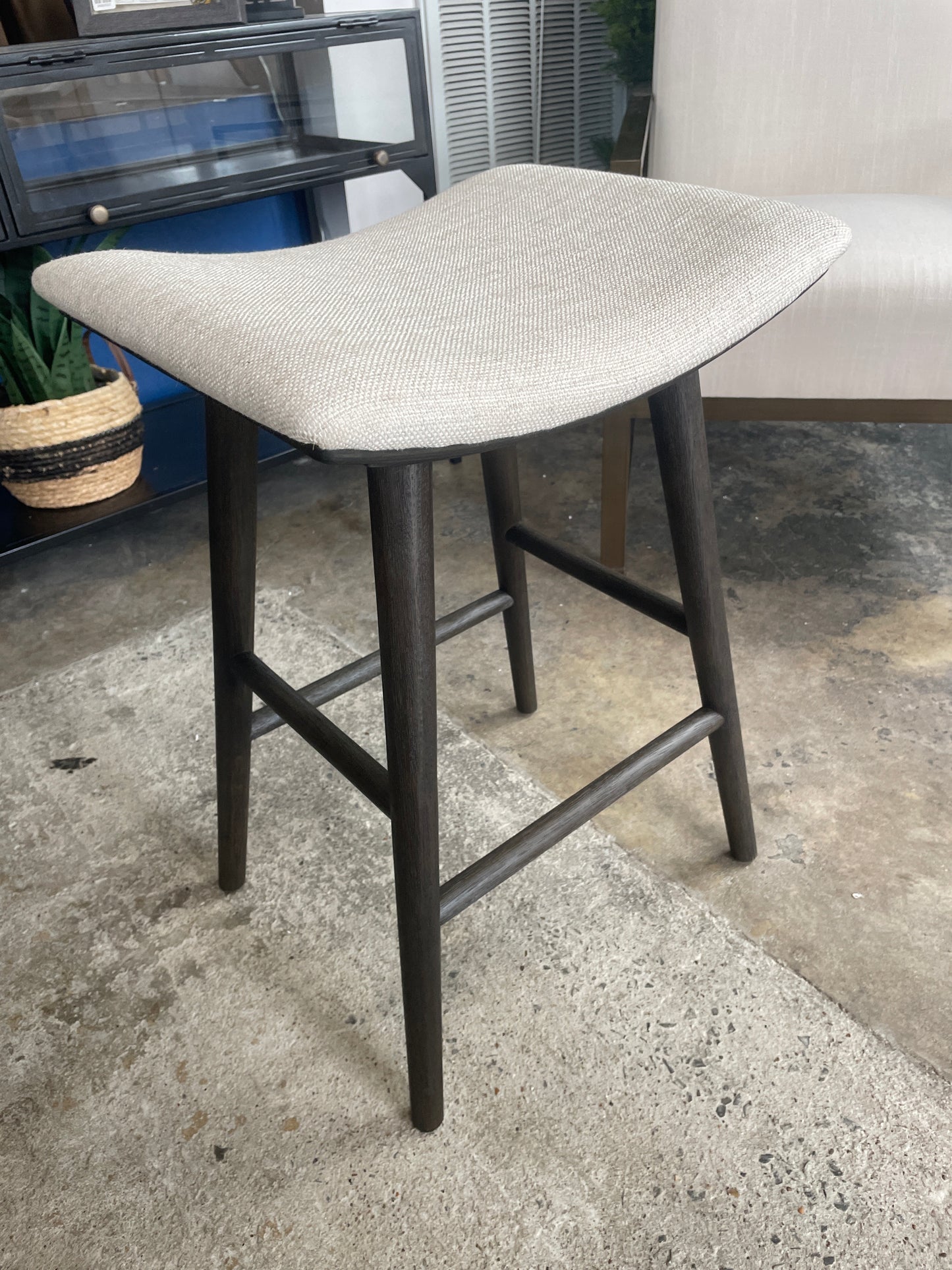 Four Hands backless linen & wood barstool 🍷