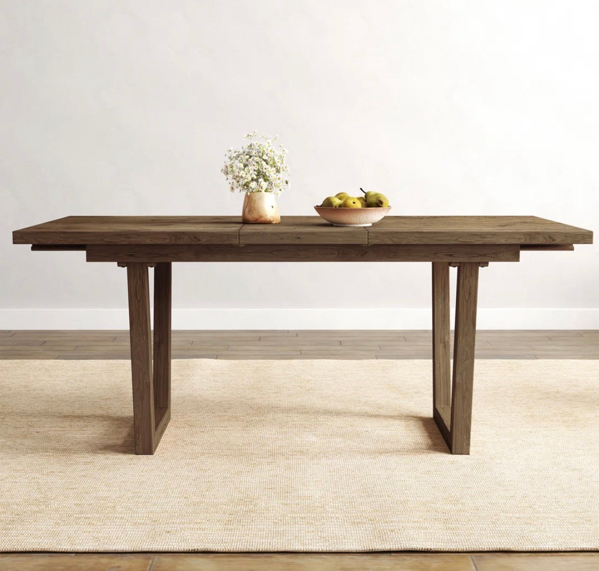 Solid wood dining table w/ built-in extendable leaf 🤎