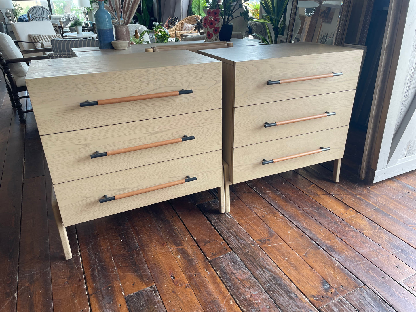 Four Hands oak veneer 3-drawer nightstand ☕️