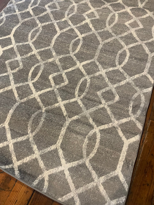 5x8 dark grey & white geometric rug 🩶