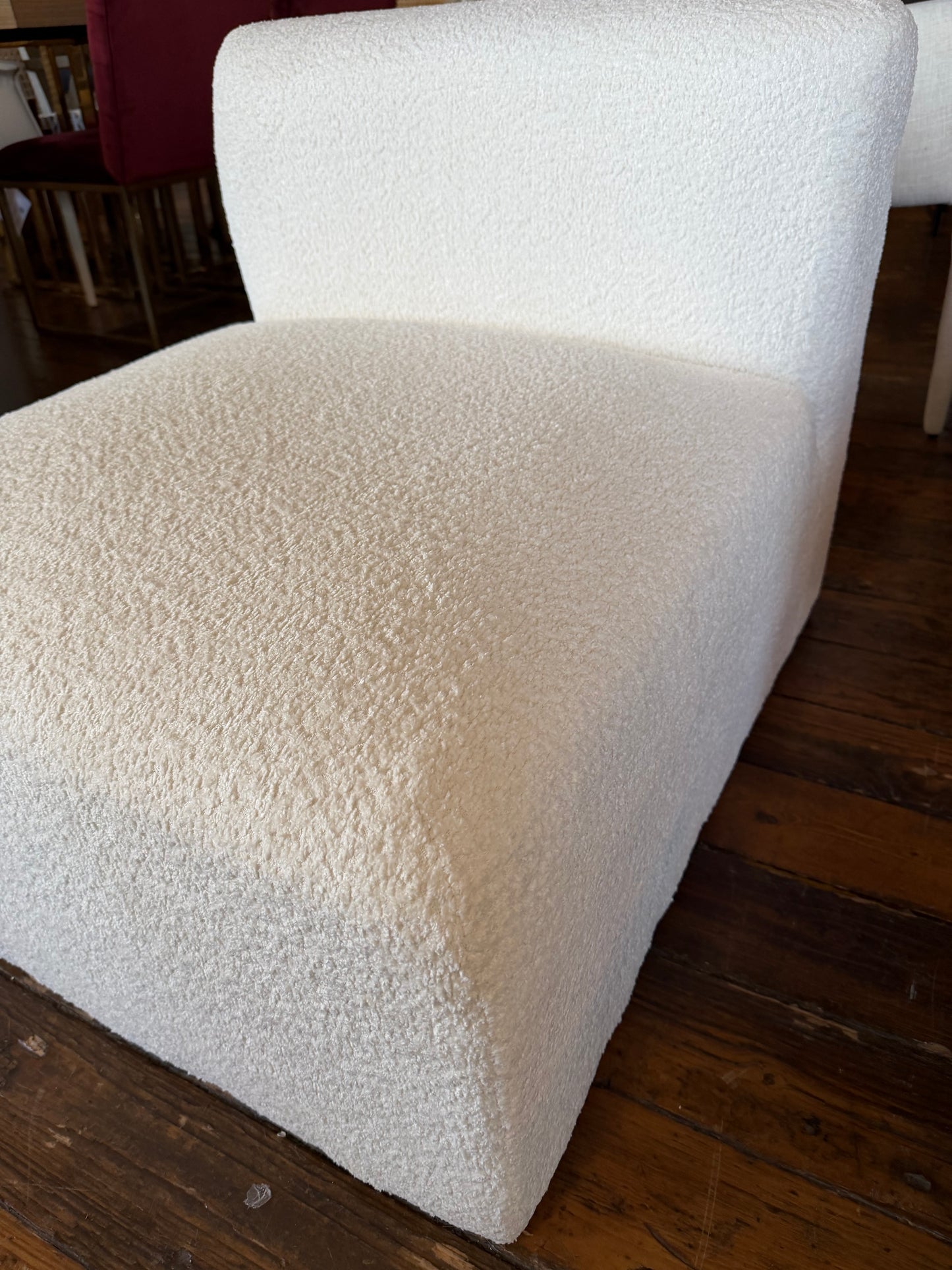 White boucle modern floor chair 🌺