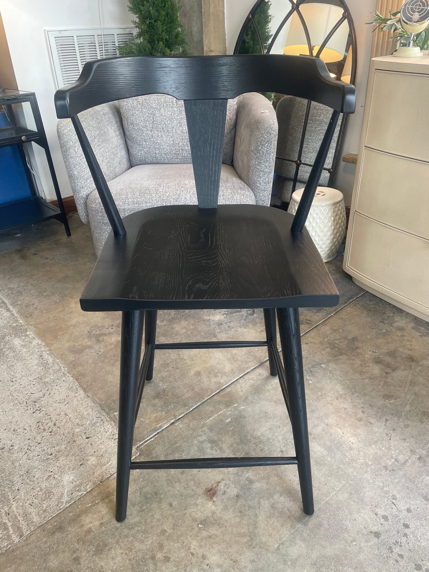 Black modern Poly & Bark wood wishbone counterheight barstool 🖤