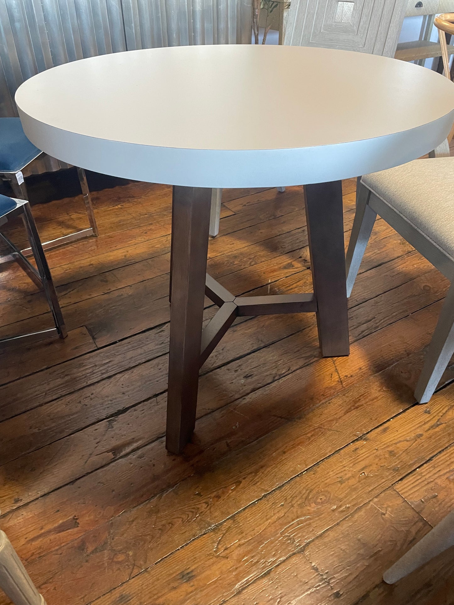 32" round grey dining table w/ brown walnut wood base 🍽️
